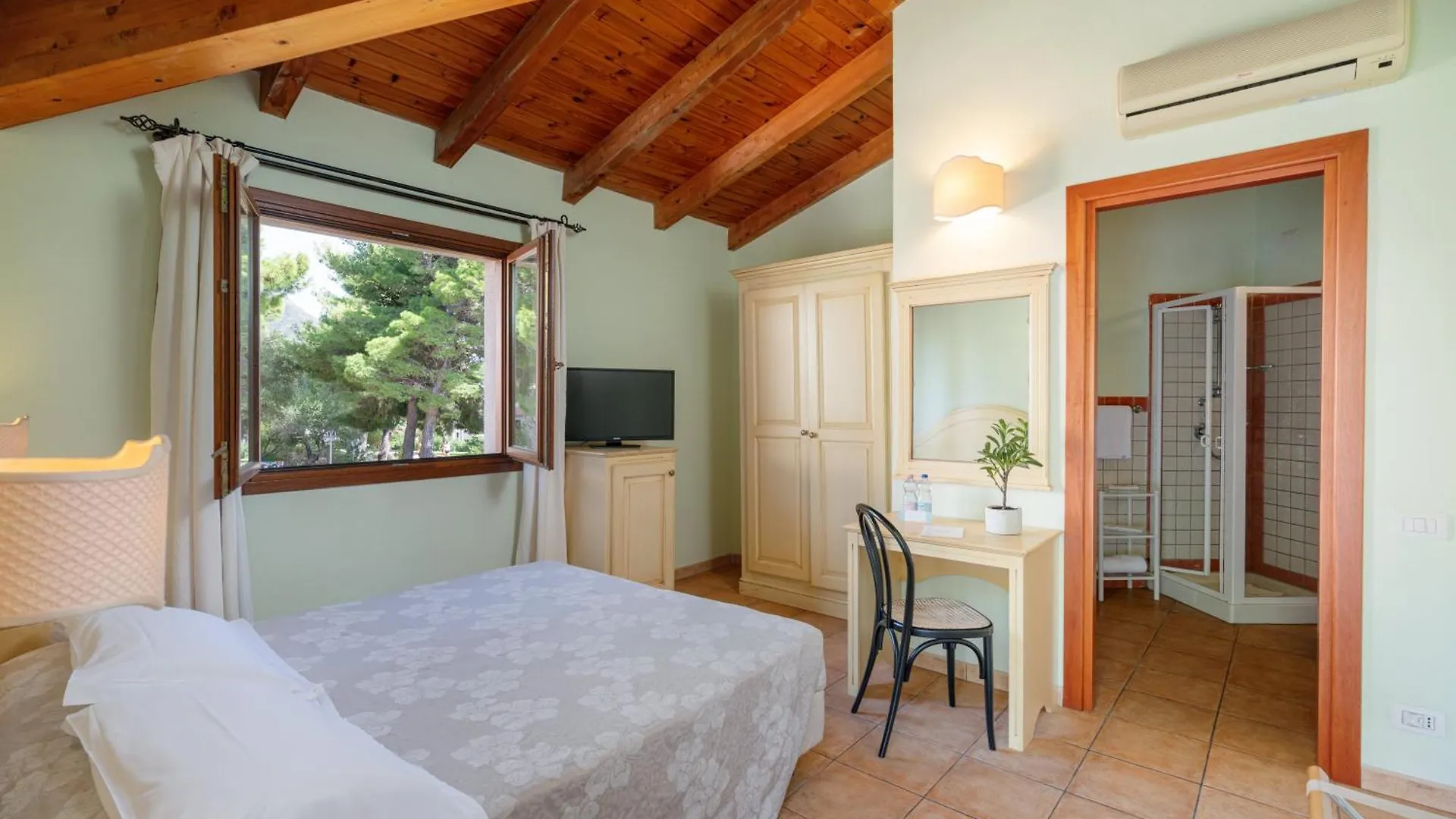Club Esse Cala Gonone Otel