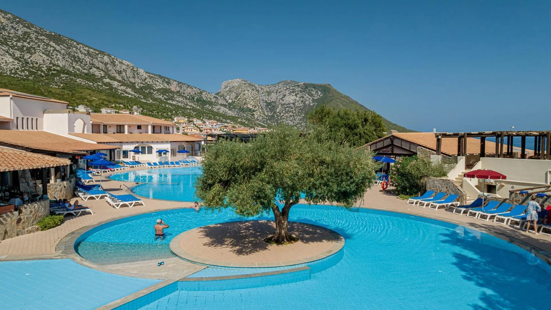 Club Esse Cala Gonone Otel 4*,